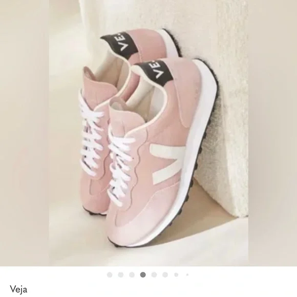 Veja Women's Blush Pink Sneakers.Great condition. - Picture 3 of 7